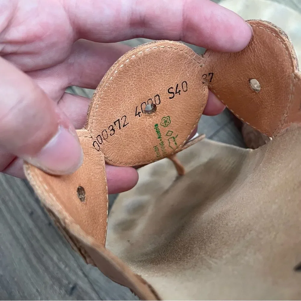3M Thinsulate Neutral Tan Circular-Accent Women's Sandals - Picture 6 of 9
